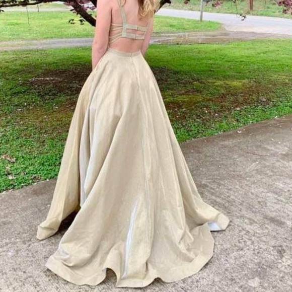 Sherri Hill Gold Prom Dress Size 2 💛⭐️✨ - Picture 2 of 3